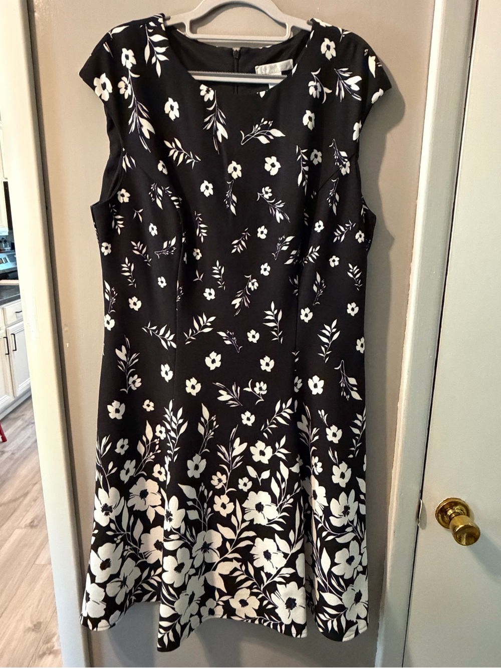 London Times Black and White Floral Midi Dress